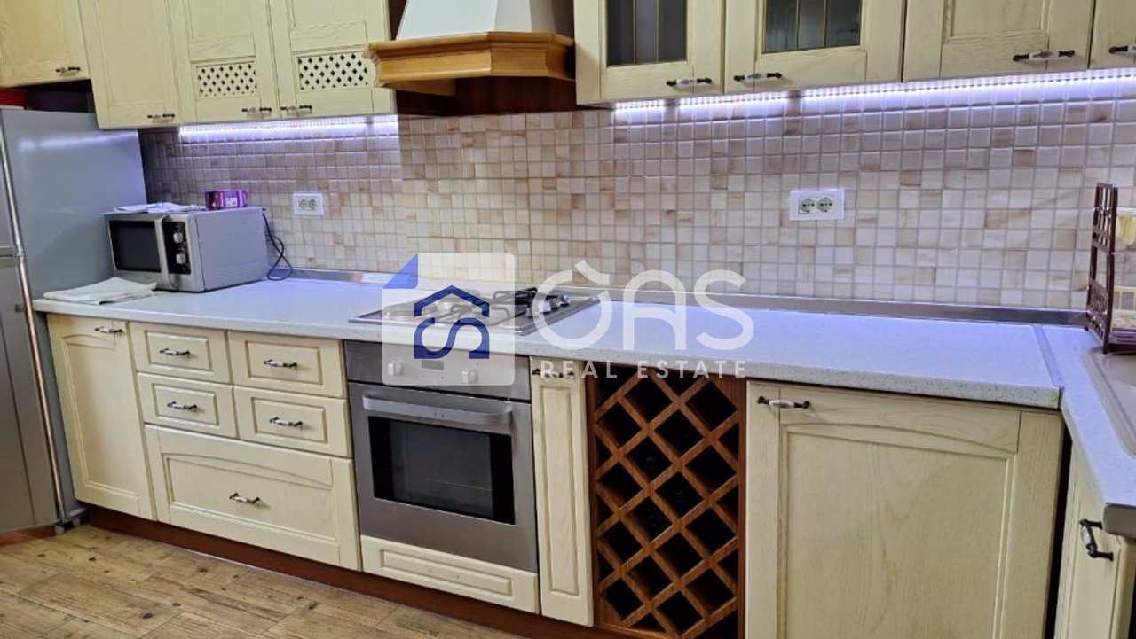 Jepet apartament me qera 2+1 tek Rruga e Durrsit