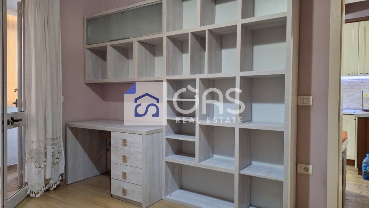 Jepet apartament me qera 2+1 tek Rruga e Durrsit