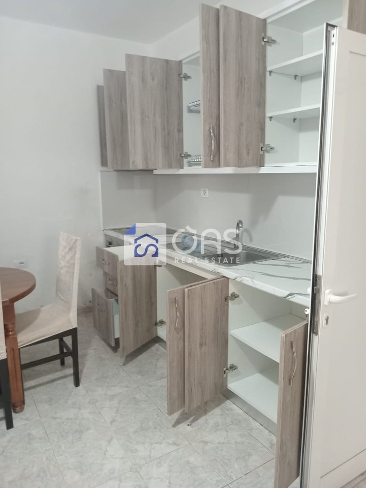 Jepet shtepi private me qera 2+1+ post parkimi ne Astir