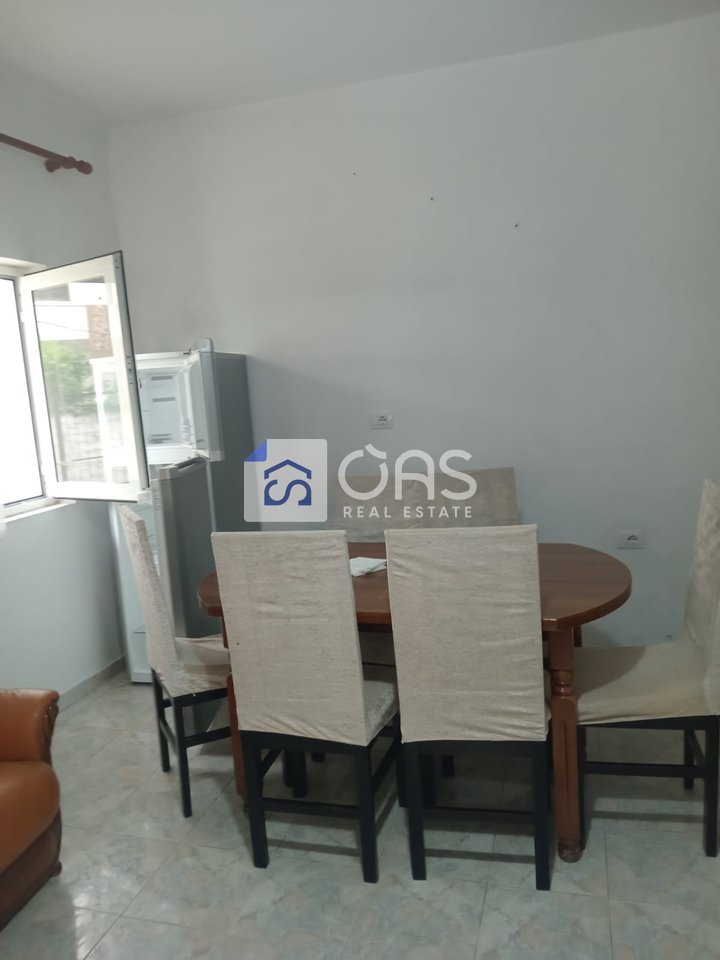 Jepet shtepi private me qera 2+1+ post parkimi ne Astir