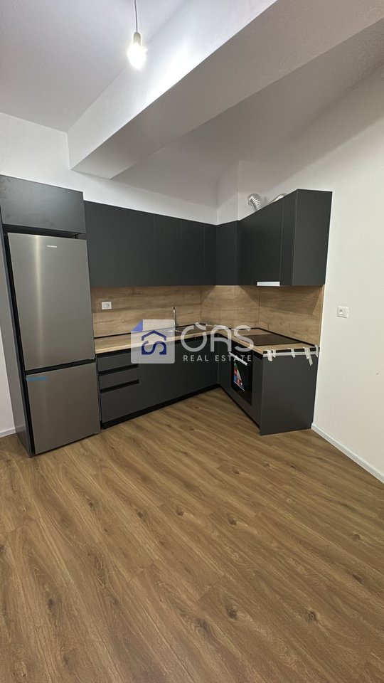 Ambient Komercial 1+1 Me Qira tek Ali Demi, Tiranë - 300€ | 55 m²