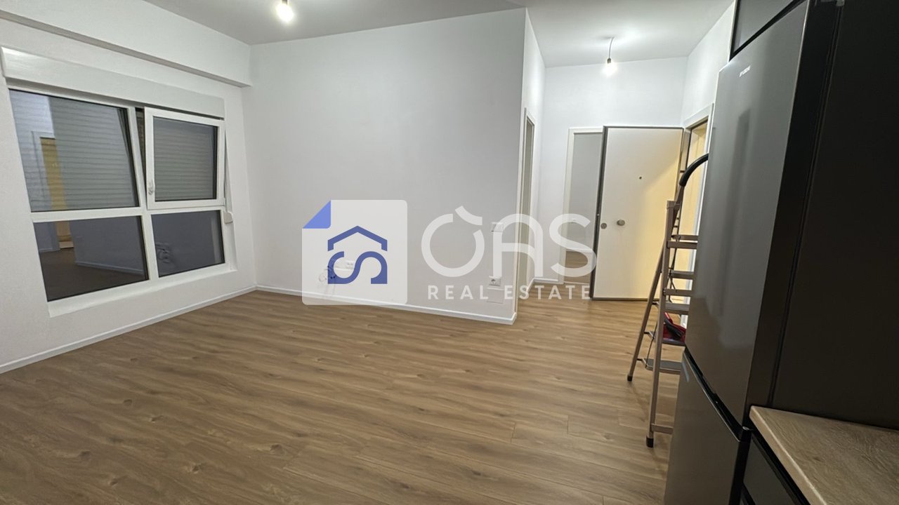 Ambient Komercial 1+1 Me Qira tek Ali Demi, Tiranë - 300€ | 55 m²