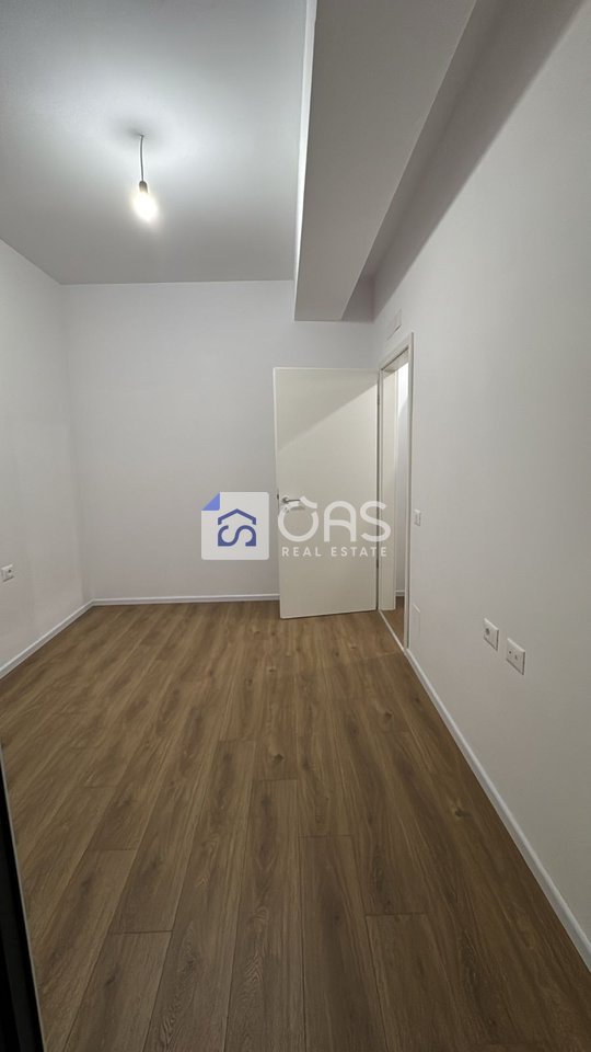 Ambient Komercial 1+1 Me Qira tek Ali Demi, Tiranë - 300€ | 55 m²