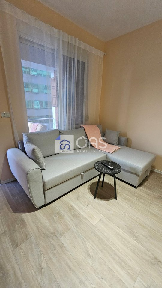 Jepet me qera apartament 1+1 dhe Garsionere  tek Bulevardi i Ri