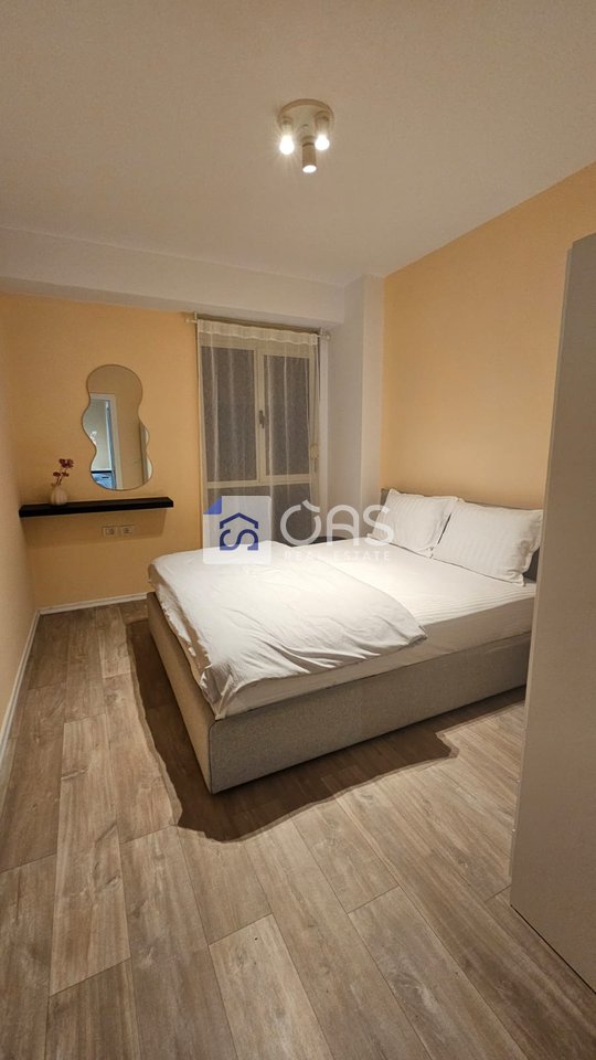 Jepet me qera apartament 1+1 dhe Garsionere  tek Bulevardi i Ri