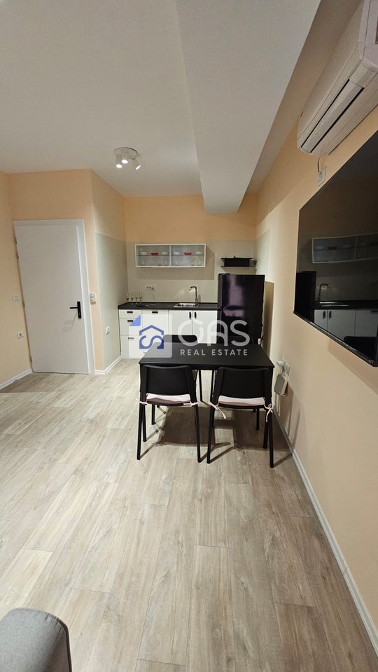 Jepet me qera apartament 1+1 dhe Garsionere  tek Bulevardi i Ri