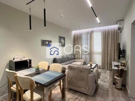 Apartament 1+1 Me Qira në Qendër të Tiranës - 970€ | 98 m²
