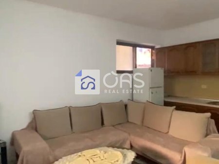 Shtëpi 2+1 Me Qira në Spitali QSUT (Nënë Tereza), Tiranë - 450€ | 95 m²