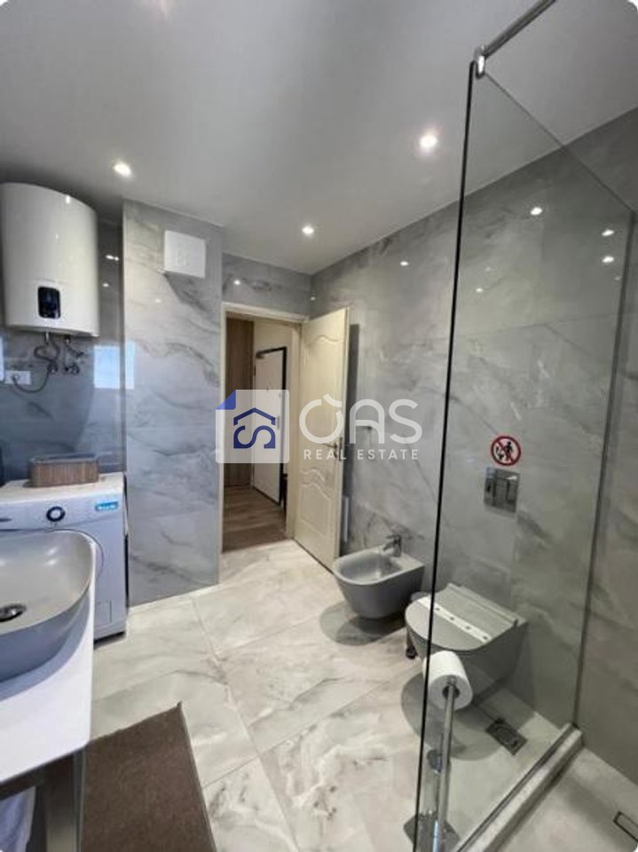Apartament 1+1 Me Qira në Qendër të Tiranës - 970€ | 98 m²