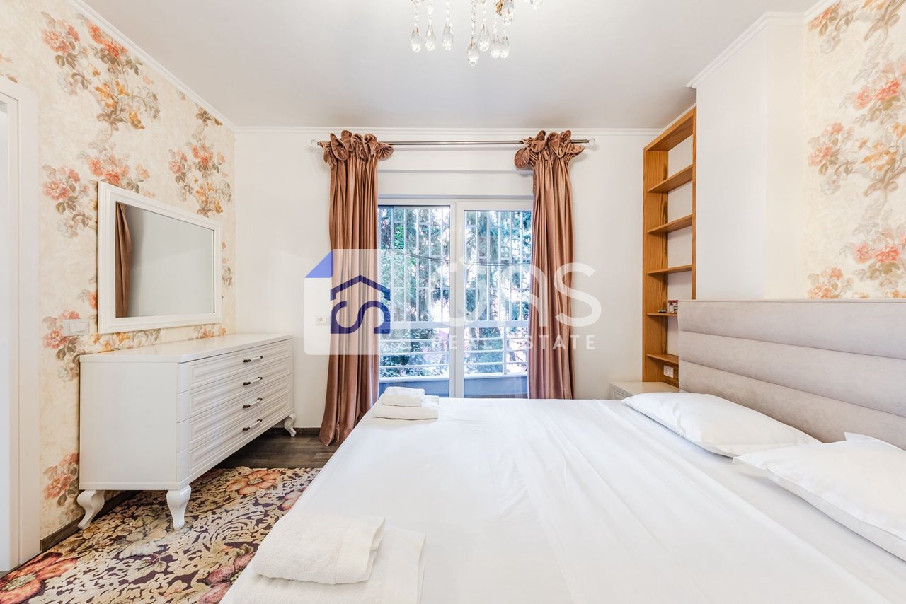 Jepet me Qera Apartament 2+1+2+3Ballkone Tek Liqeni i Thate