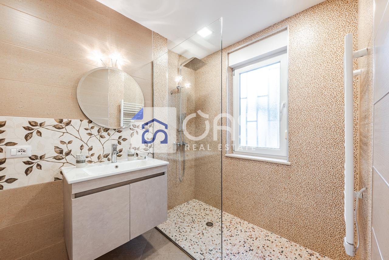 Jepet me Qera Apartament 2+1+2+3Ballkone Tek Liqeni i Thate