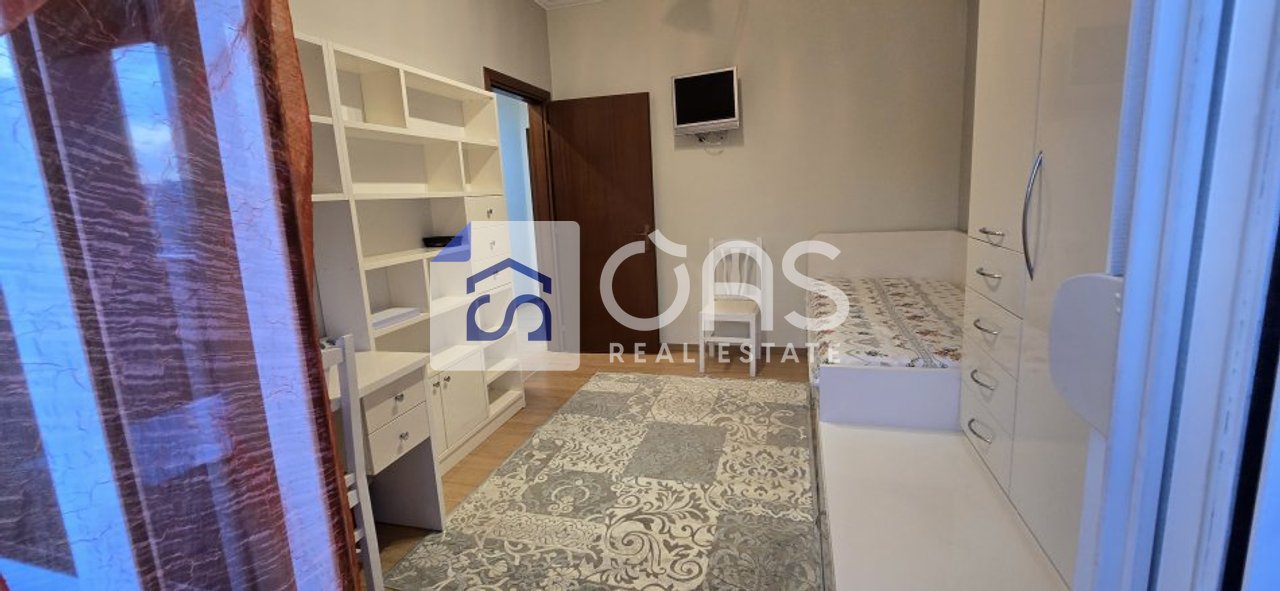 Jepet apartament me qera 2+1+2 tek Sheshi Avni Rustemi te Pazari i Ri.