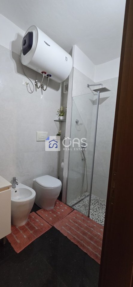 Jepet apartament me qera 2+1+2 tek Sheshi Avni Rustemi te Pazari i Ri.