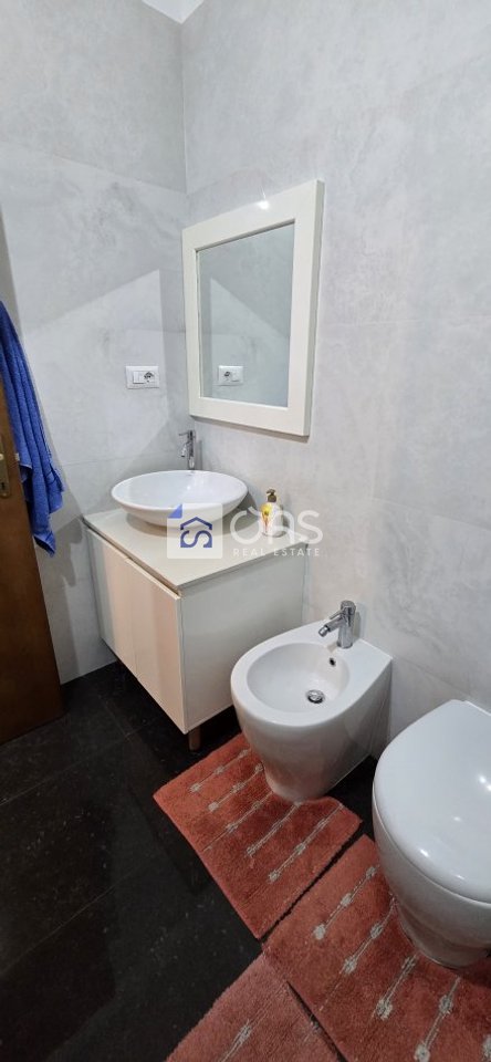 Jepet apartament me qera 2+1+2 tek Sheshi Avni Rustemi te Pazari i Ri.