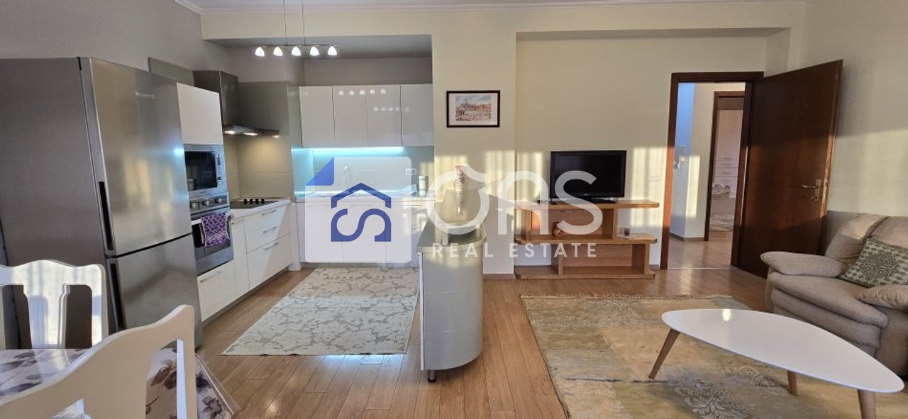 Jepet apartament me qera 2+1+2 tek Sheshi Avni Rustemi te Pazari i Ri.