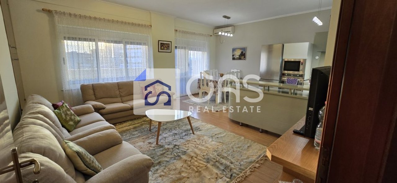 Jepet apartament me qera 2+1+2 tek Sheshi Avni Rustemi te Pazari i Ri.