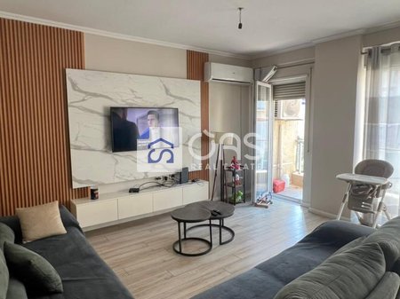 Shitet Apartament 3+1+Verande Ne Laprake cmimi 248,000euro