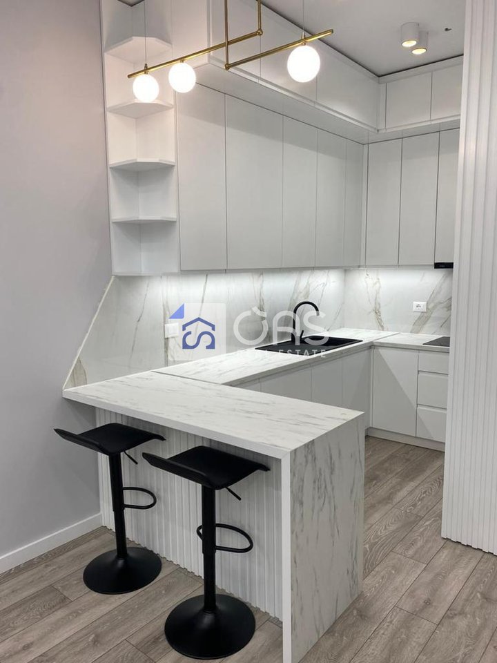 Shitet apartament 2+1  ne Vlore  Skel ( lagjen 10 Korriku) 230.000 euro