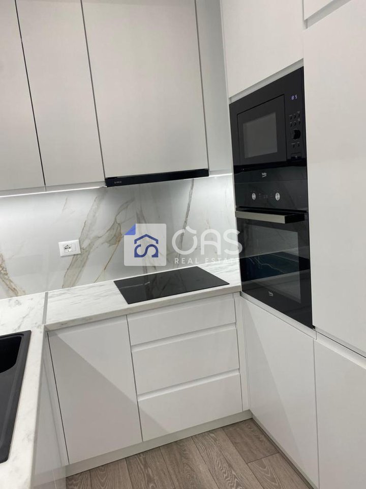 Shitet apartament 2+1  ne Vlore  Skel ( lagjen 10 Korriku) 230.000 euro