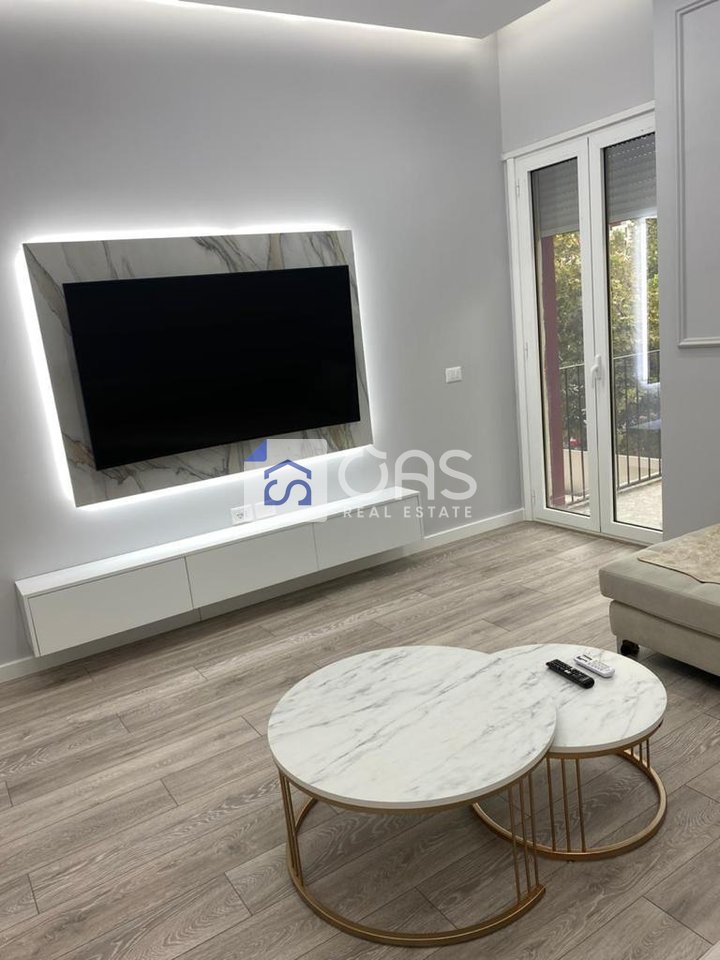 Shitet apartament 2+1  ne Vlore  Skel ( lagjen 10 Korriku) 230.000 euro