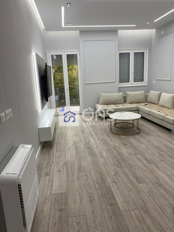 Shitet apartament 2+1  ne Vlore  Skel ( lagjen 10 Korriku) 230.000 euro