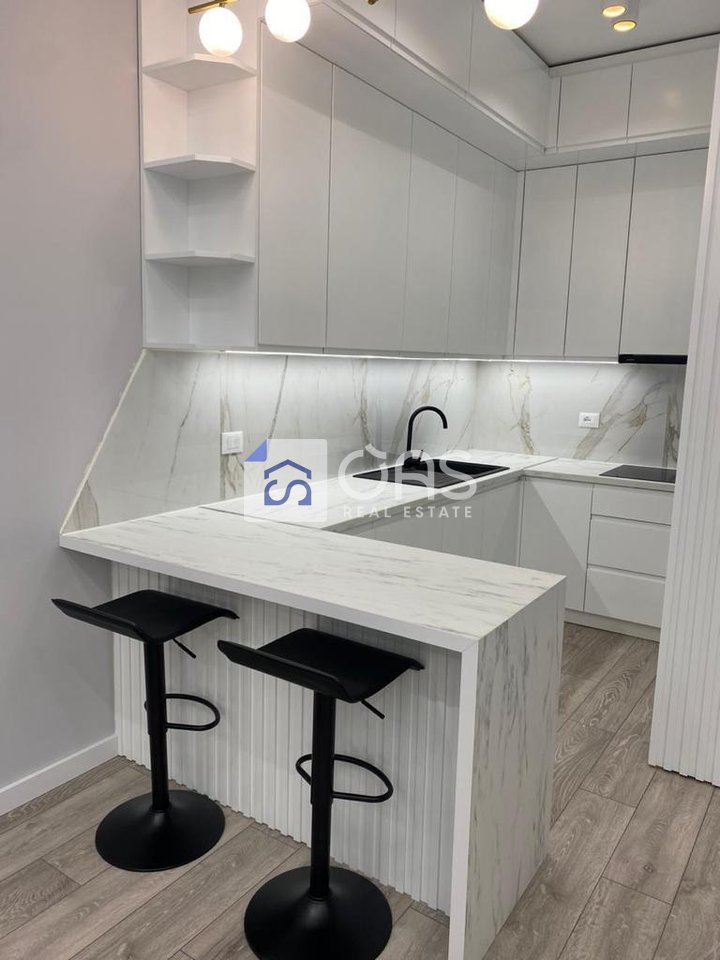 Shitet apartament 2+1  ne Vlore  Skel ( lagjen 10 Korriku) 230.000 euro