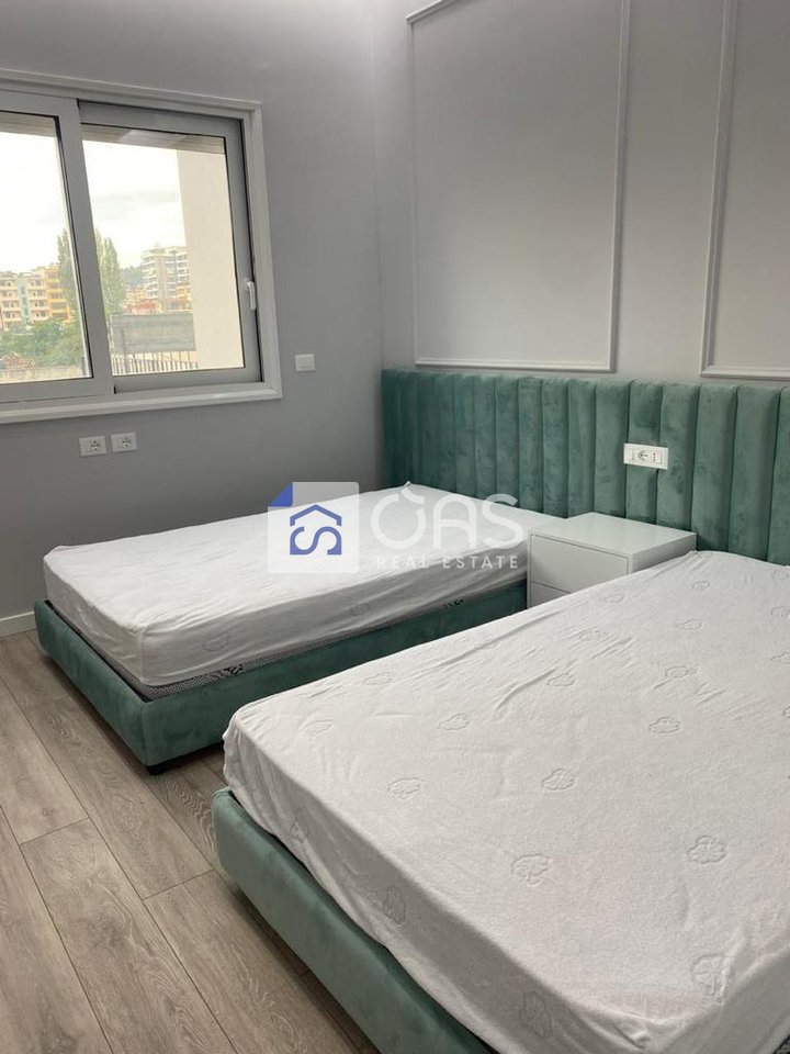 Shitet apartament 2+1  ne Vlore  Skel ( lagjen 10 Korriku) 230.000 euro