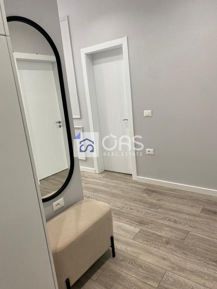 Shitet apartament 2+1  ne Vlore  Skel ( lagjen 10 Korriku) 230.000 euro