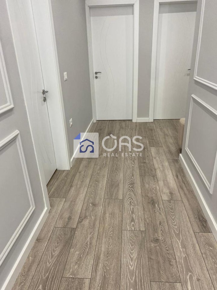 Shitet apartament 2+1  ne Vlore  Skel ( lagjen 10 Korriku) 230.000 euro