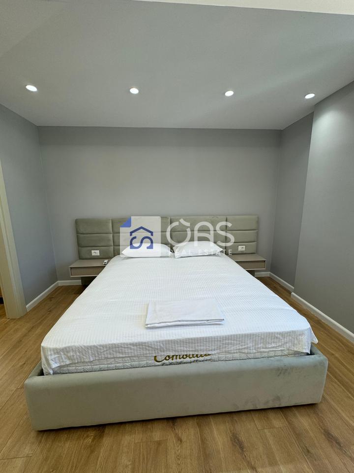 Shitet apartament 2+1  ne Vlore Vlore Skel ( lagjen 10 Korriku) Cmimi :300.000 euro