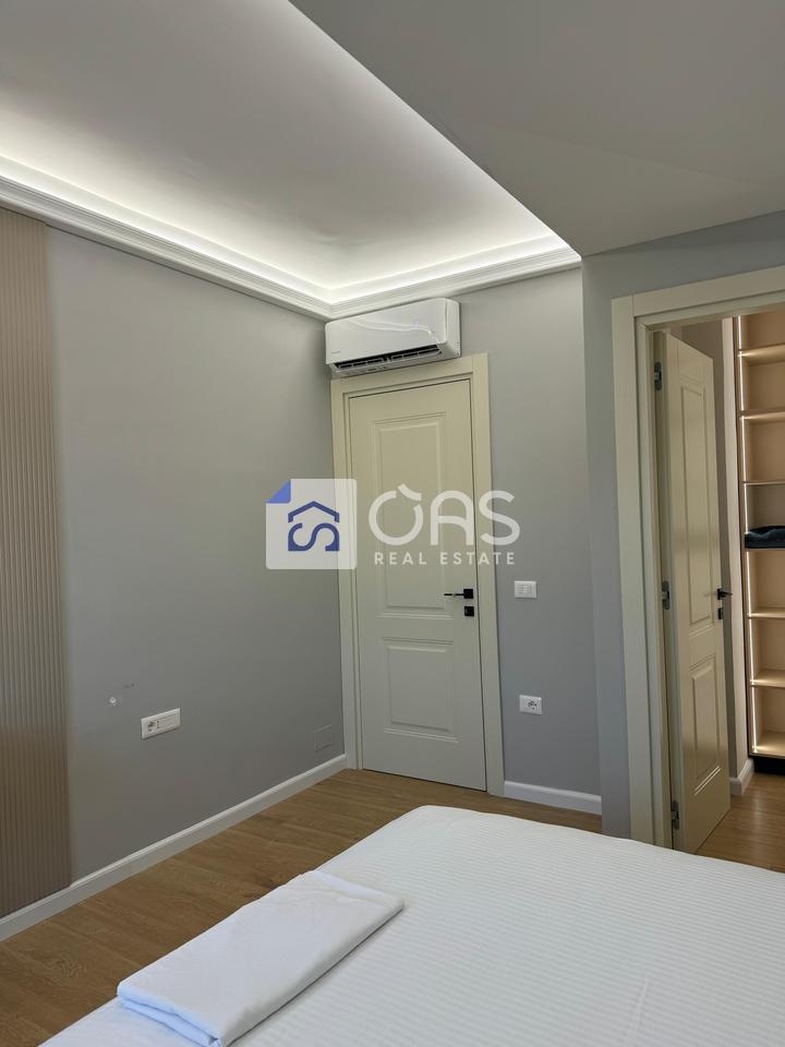 Shitet apartament 2+1  ne Vlore Vlore Skel ( lagjen 10 Korriku) Cmimi :300.000 euro