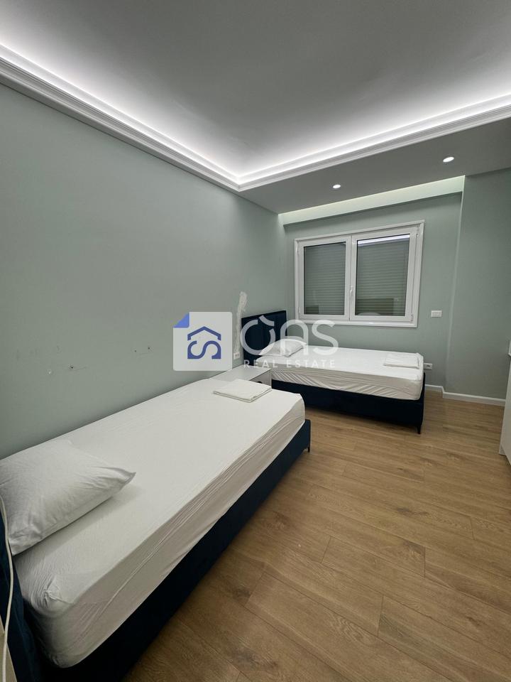 Shitet apartament 2+1  ne Vlore Vlore Skel ( lagjen 10 Korriku) Cmimi :300.000 euro