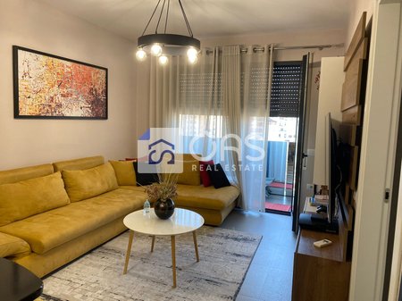 Jepet me qera apartament 1+1 tek Stadiumi Dinamo.