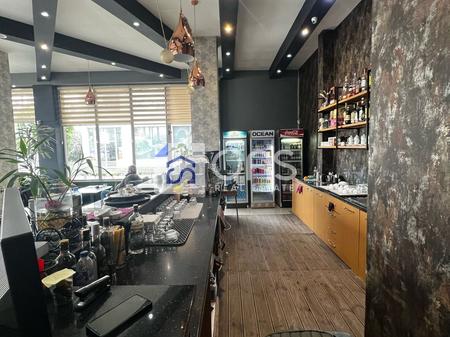 Shitet Lokal(Ambient) ne Durres.