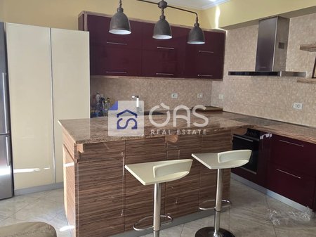 Appartamento 3+1 in Affitto a 21 Dhjetori, Tirana - 700€ | 120 m²