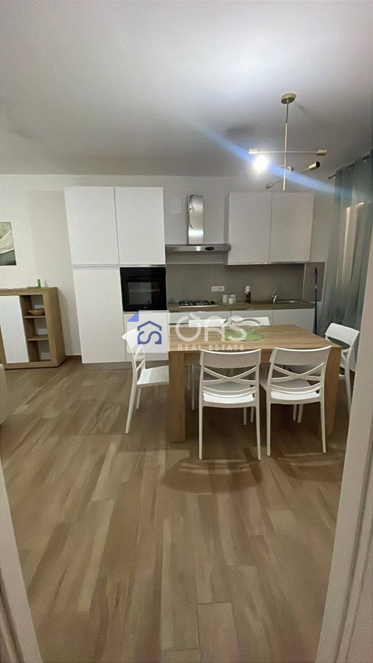 Jepet me qera apartment 2+1 tek Rruga Kosovareve