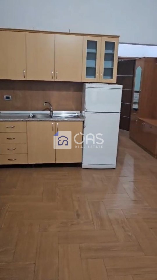 Shtëpi 1+1 Me Qira në Qyteti Studenti, Tiranë - 300€ | 60 m²