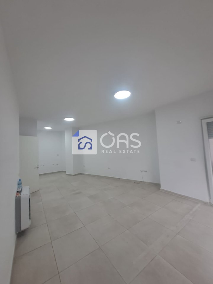 Apartament  me qera 2+1+2 Tek Rruga e Barrikadave