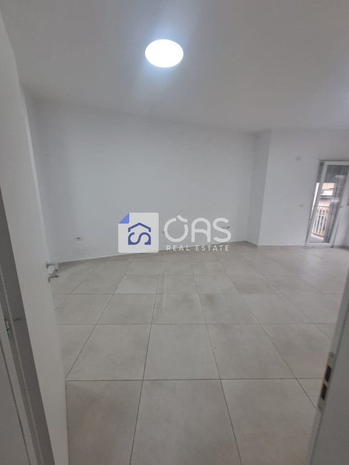 Apartament  me qera 2+1+2 Tek Rruga e Barrikadave