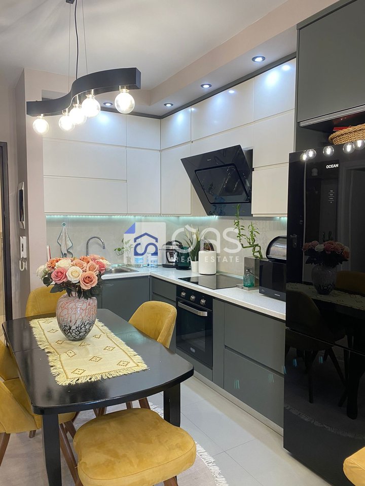 Jepet me qera apartament 1+1 tek Stadiumi Dinamo.