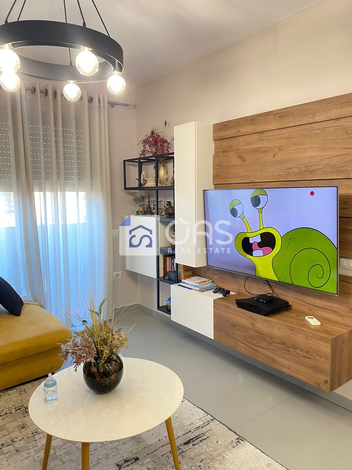 Jepet me qera apartament 1+1 tek Stadiumi Dinamo.