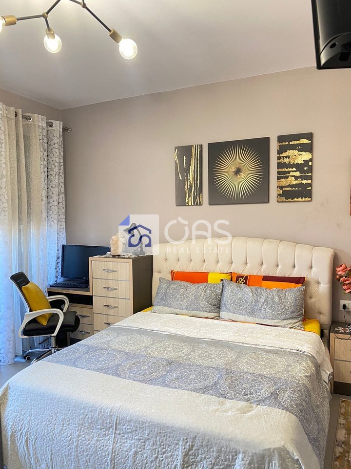 Jepet me qera apartament 1+1 tek Stadiumi Dinamo.