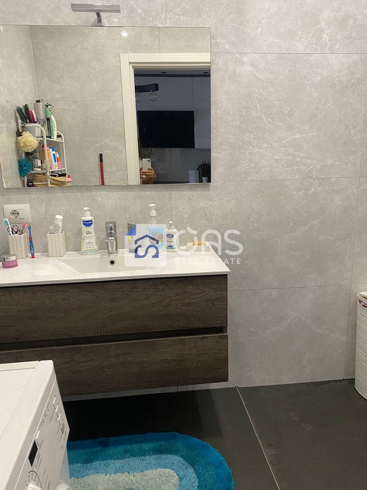 Jepet me qera apartament 1+1 tek Stadiumi Dinamo.