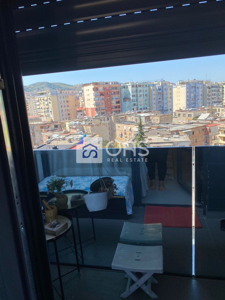 Jepet me qera apartament 1+1 tek Stadiumi Dinamo.