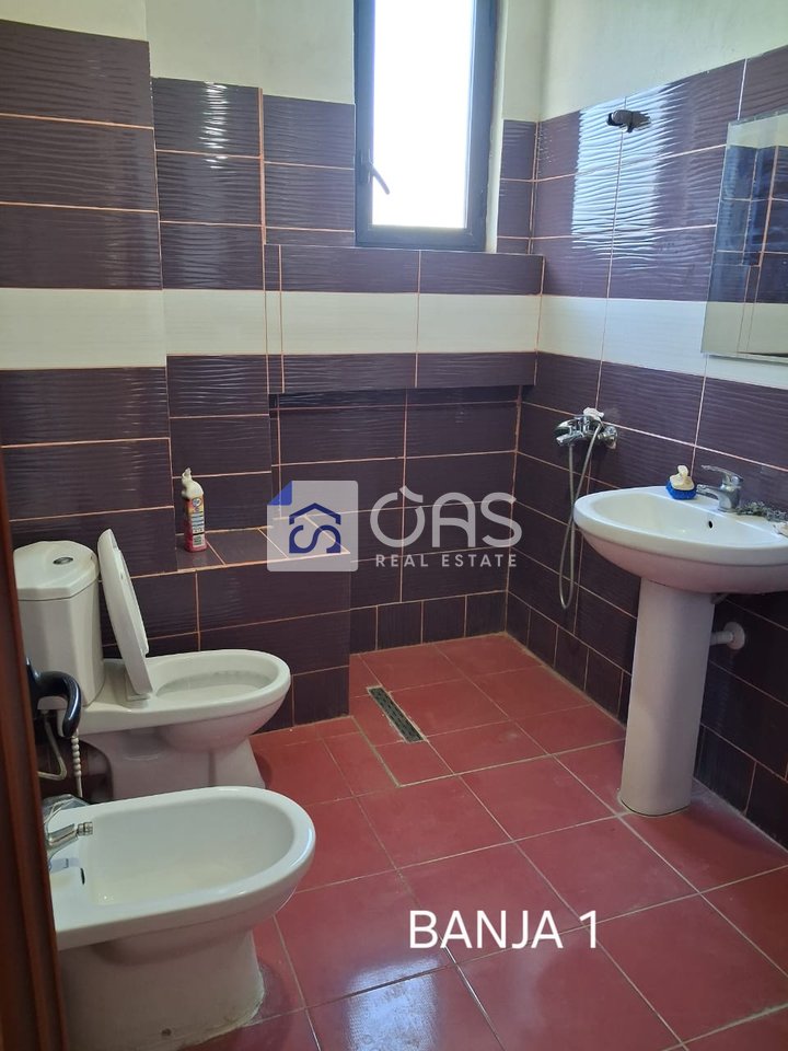 Shtëpi 2+1 Me Qira në Shkolla e Bashkuar, Tiranë - 450€ | 120 m²