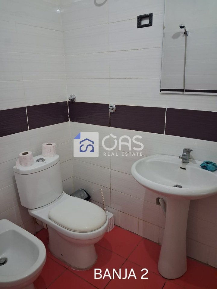 Shtëpi 2+1 Me Qira në Shkolla e Bashkuar, Tiranë - 450€ | 120 m²