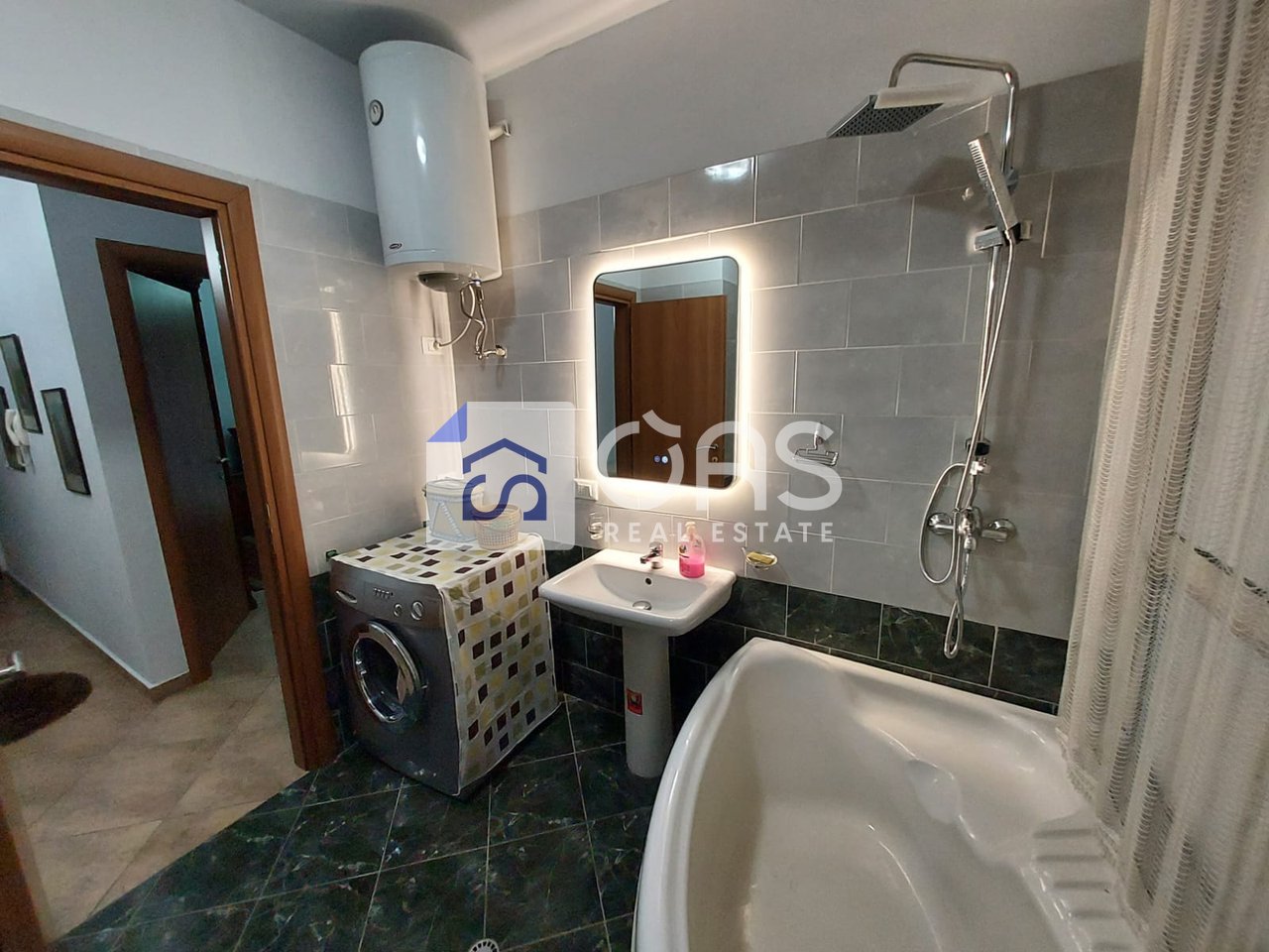 Apartament 2+1 Me Qira Perballe Kompleksin Delijorgji, Tiranë - 750€ | 90 m²