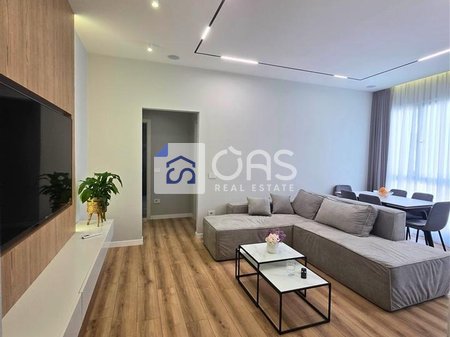 Appartamento 1+1+ Parcheggio in Affitto a Dry Lake, Tirana - 1400€ | 77 m²