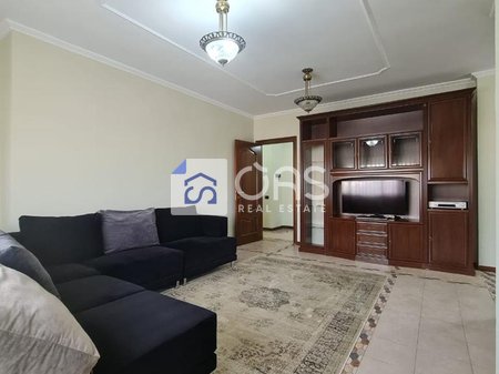 Jepet me qera Apartament 3+1+2  (Bulevardi Zogu i Parë, pranë Intesa San Paolo)