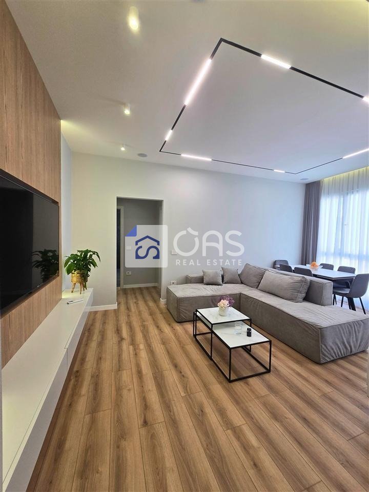 Appartamento 1+1+ Parcheggio in Affitto a Dry Lake, Tirana - 1400€ | 77 m²